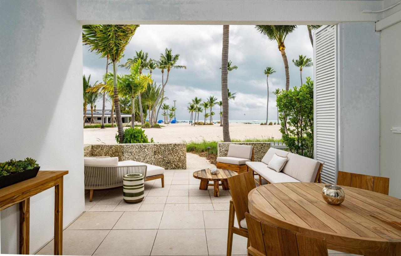 Tropical View King at Islander Resort