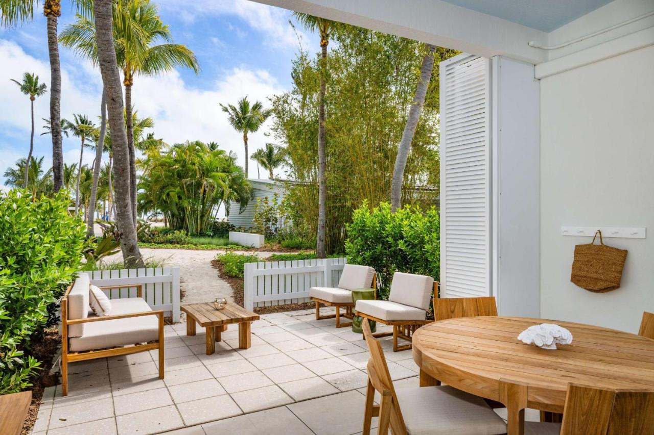 Tropical View King Accessible at Islander Resort