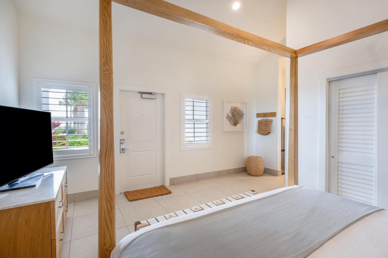 Mangrove Ocean Front Junior Suite King at Islander Resort