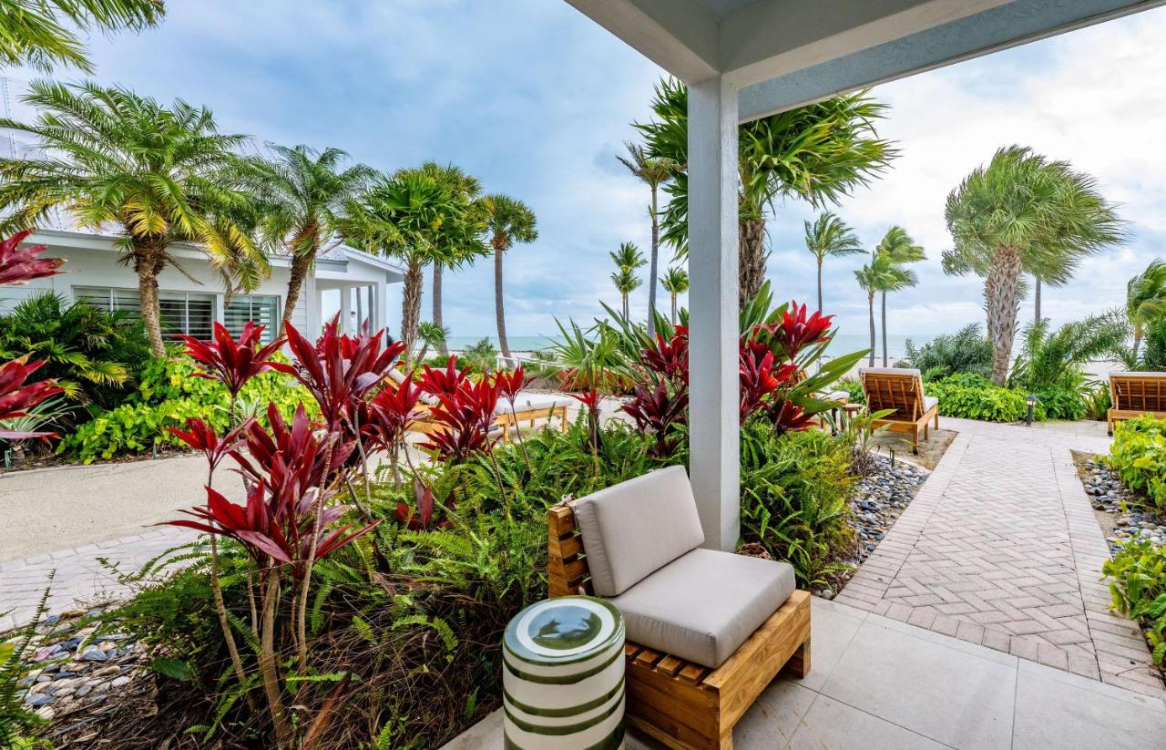 Mangrove Ocean Front Junior Suite King at Islander Resort