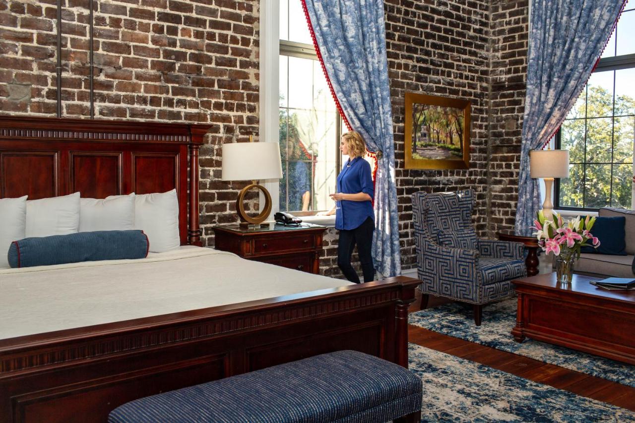 Corner King Suite at East Bay Inn, Historic Inns of Savannah Collection