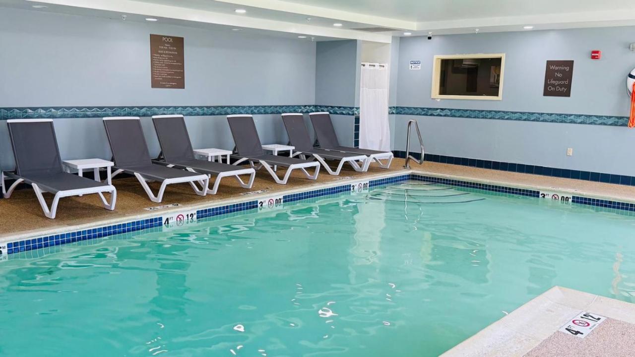 | Comfort Inn & Suites Scarborough