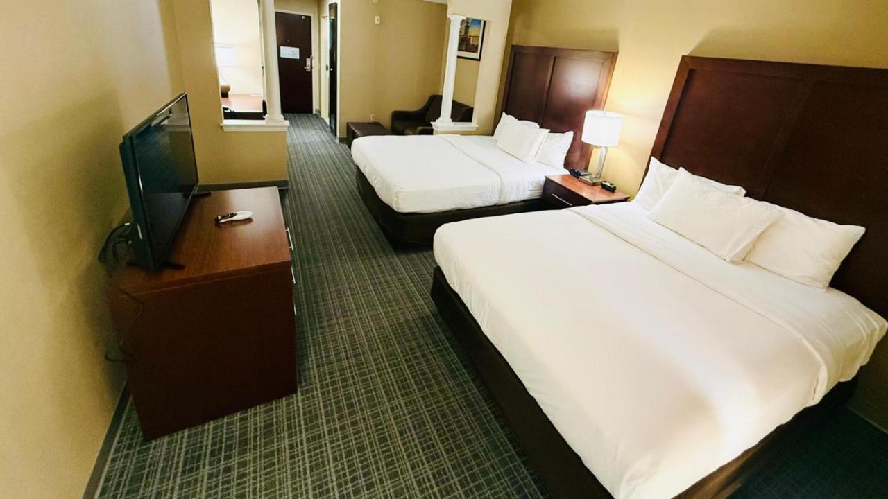 | Comfort Inn & Suites Scarborough