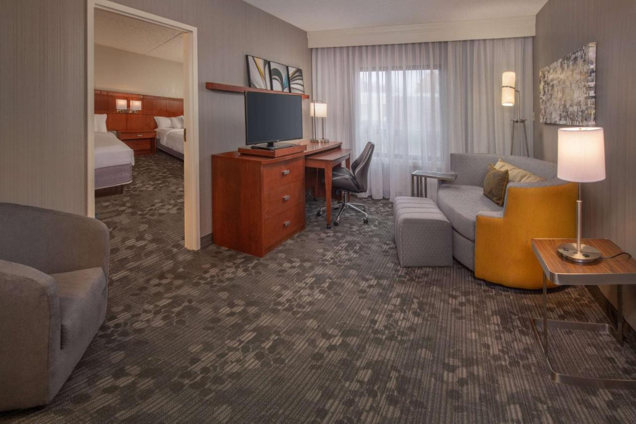 One-Bedroom Suite Two Queens with Sofa bed - Hearing Accessible at Sonesta Select Newark Christiana Mall