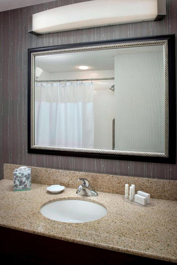 Deluxe Queen Room with Two Queen Beds at Sonesta Select Newark Christiana Mall