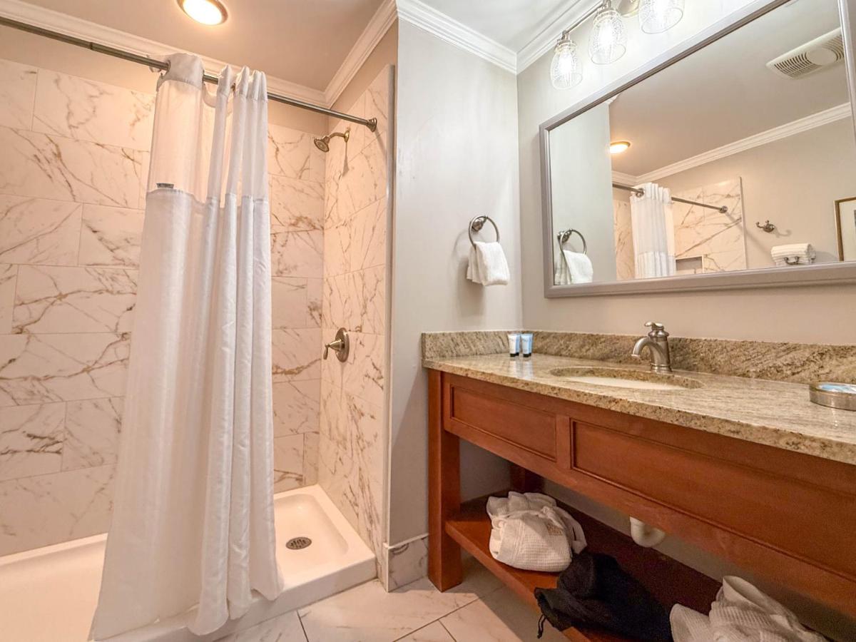 Standard Queen Room at East Bay Inn, Historic Inns of Savannah Collection