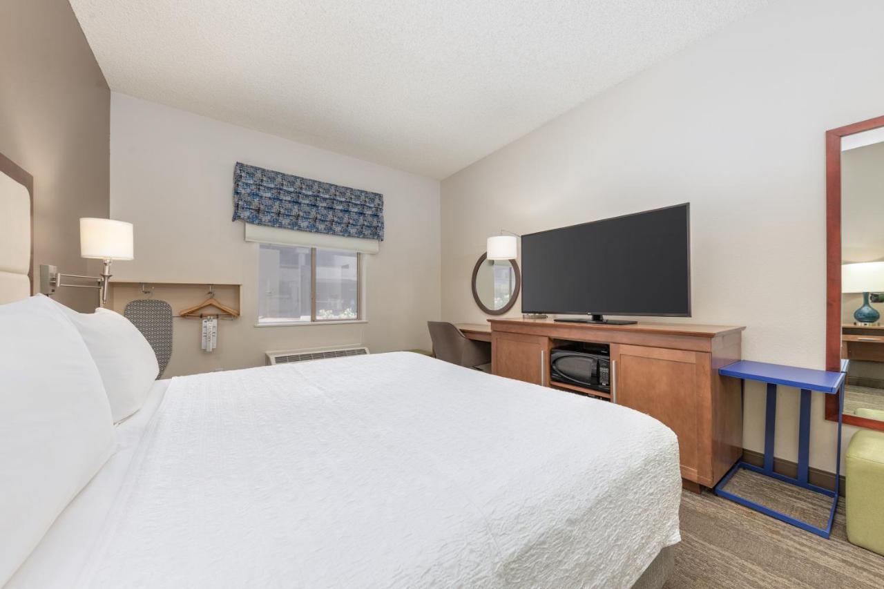 King Room with Accesible Bath Tub - Non-Smoking at Hampton Inn Phoenix-Midtown-Downtown Area