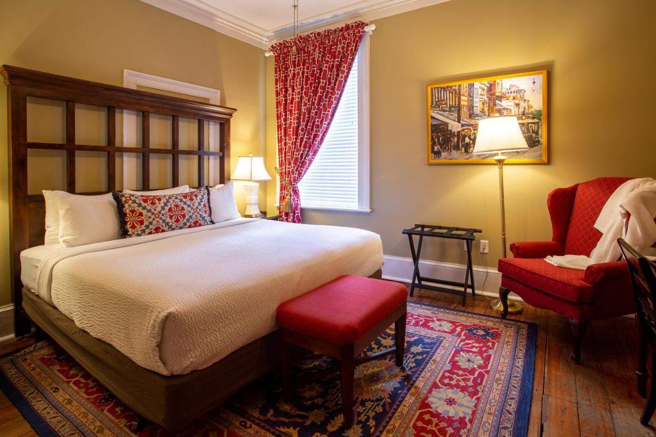 Deluxe King Room at The Marshall House, Historic Inns of Savannah