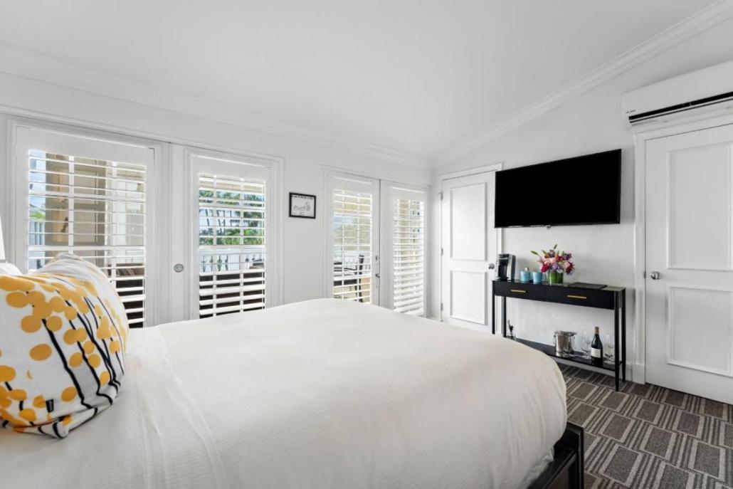  | The Pillars Hotel & Club