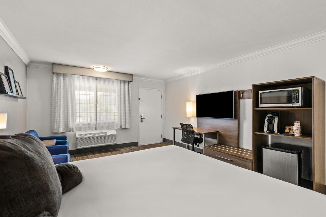 King Room at Signature Temecula