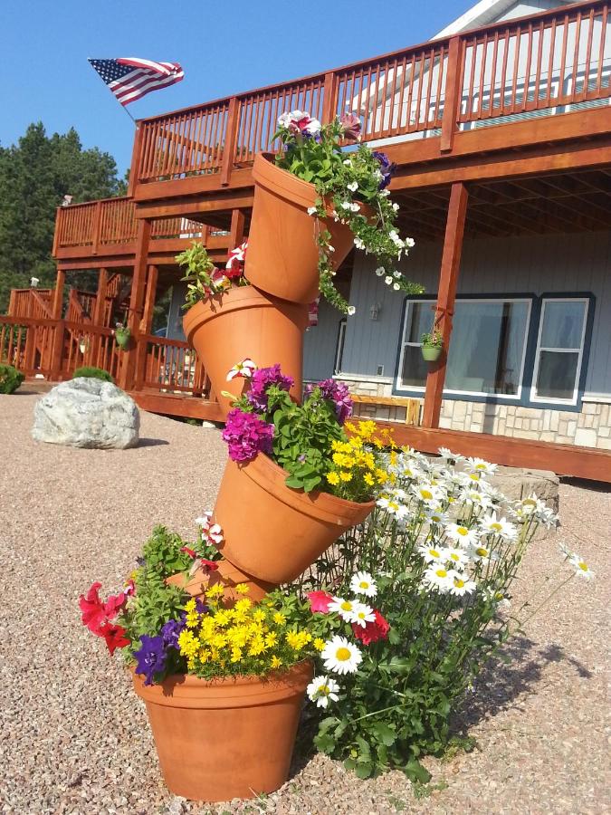 | Sawin' Logs Inn