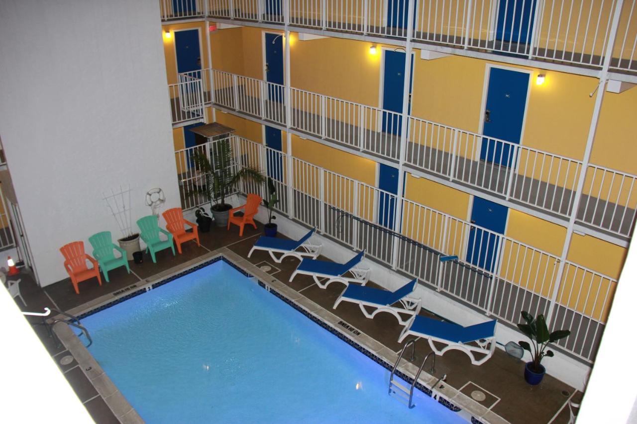 | Seaside Inn & Suites