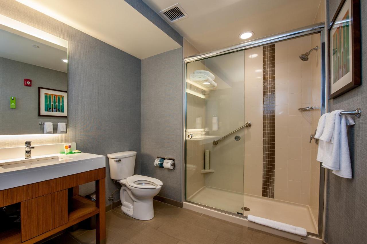 King Room with Roll-In Shower - Disability Access at Hyatt Place Bowling Green