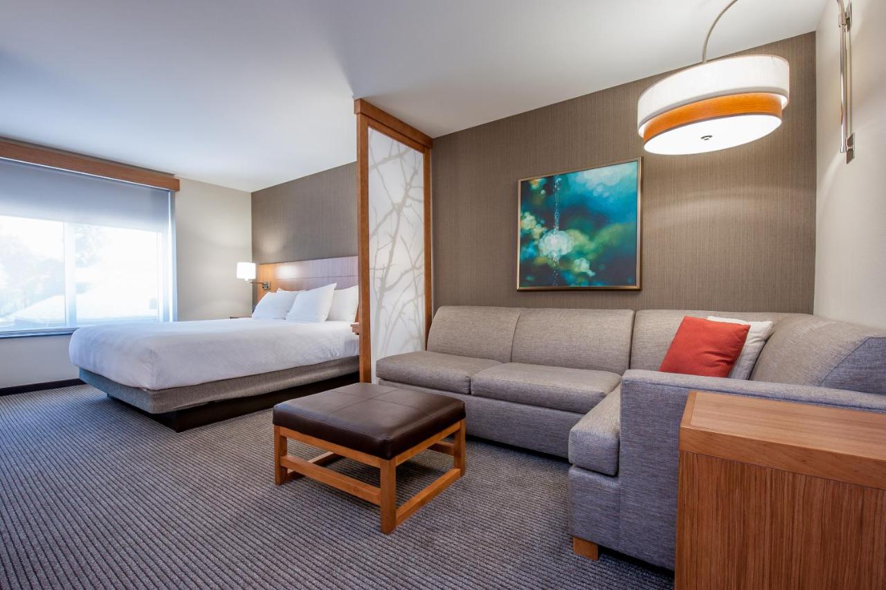 King Suite at Hyatt Place Bowling Green