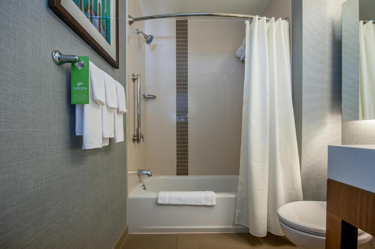 Queen Room with Two Queen Beds - Disability Access/Bathtub at Hyatt Place Bowling Green