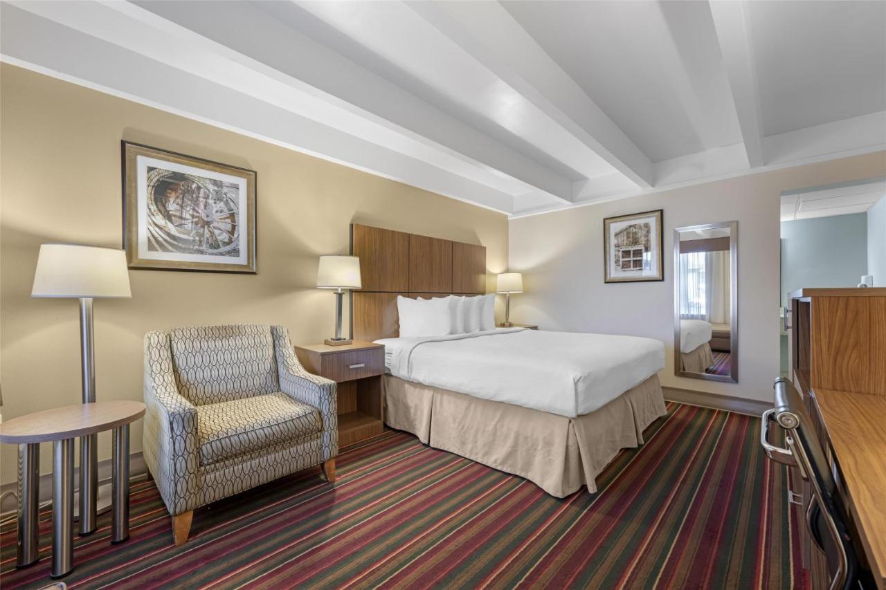 King Room - Non-Smoking at Best Western El Rancho Palacio