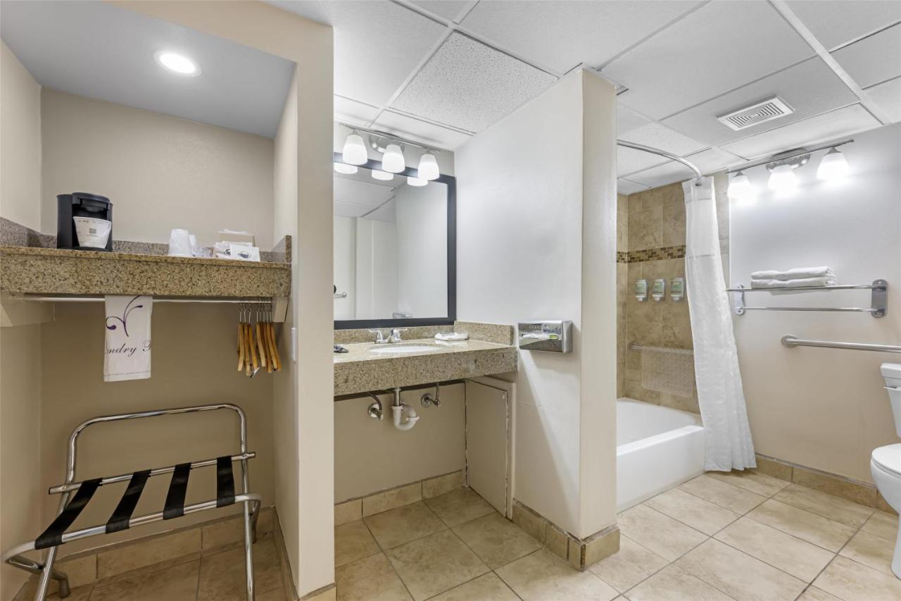 King Room with Bathtub - Disability Access/Non-Smoking at Best Western El Rancho Palacio
