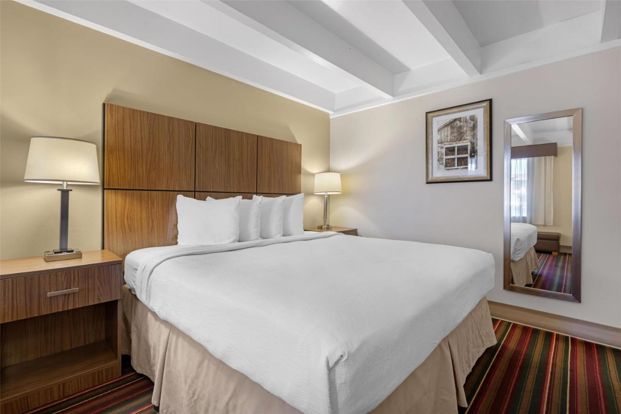King Room - Non-Smoking at Best Western El Rancho Palacio
