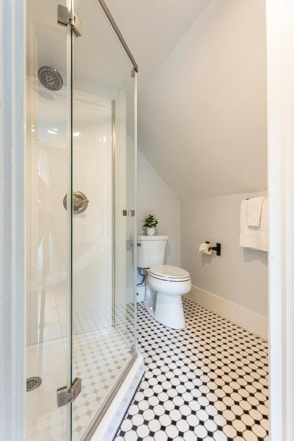 | Woodbridge Inn Bed & Breakfast
