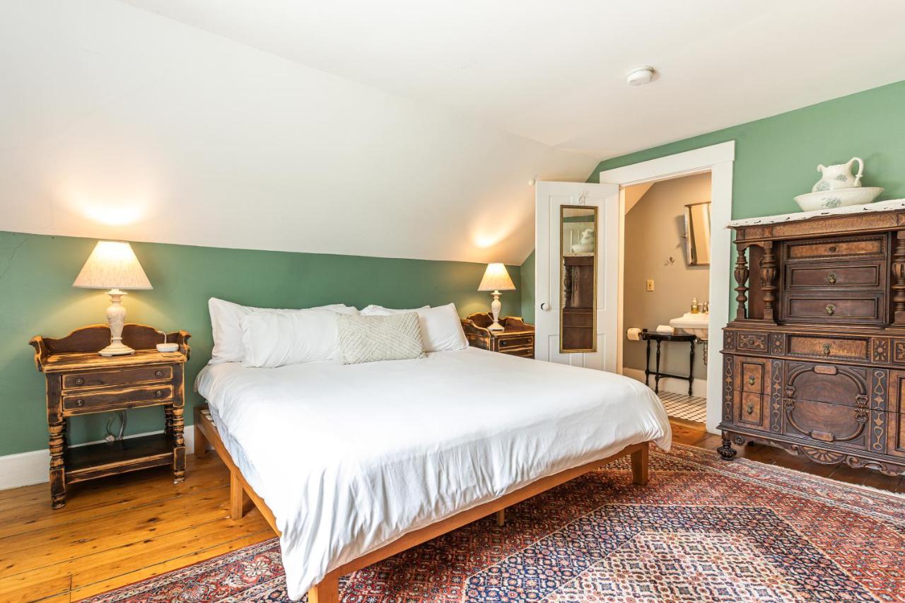| Woodbridge Inn Bed & Breakfast