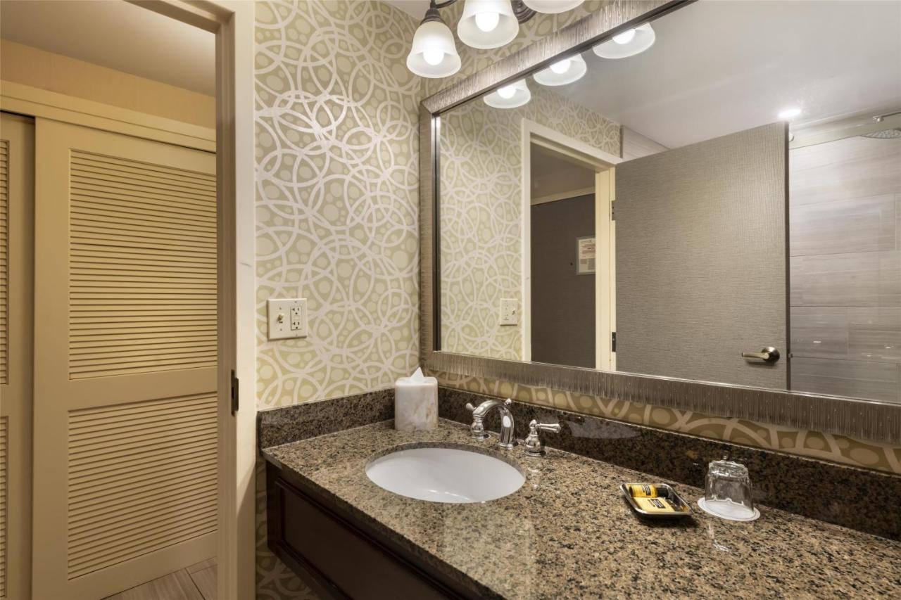 King Room - Disability Access - Non Smoking at Best Western Plus The Normandy Inn & Suites