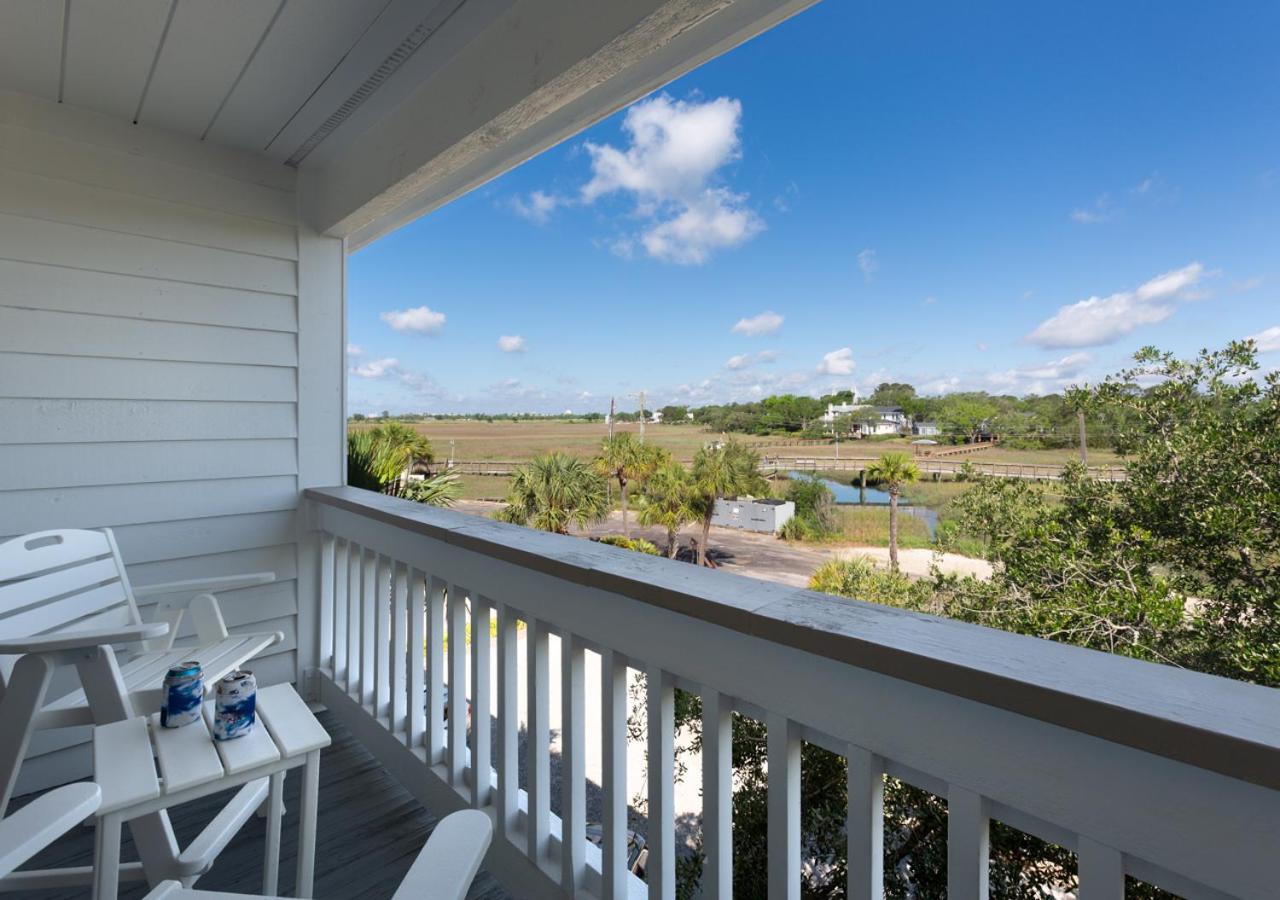 | Shem Creek Inn