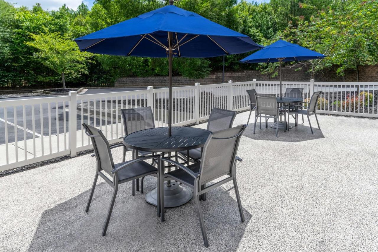 | Fairfield Inn and Suites by Marriott Calhoun