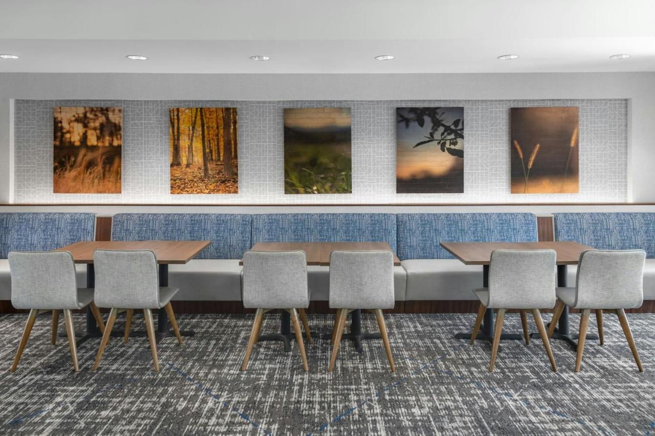 | Fairfield Inn and Suites by Marriott Calhoun