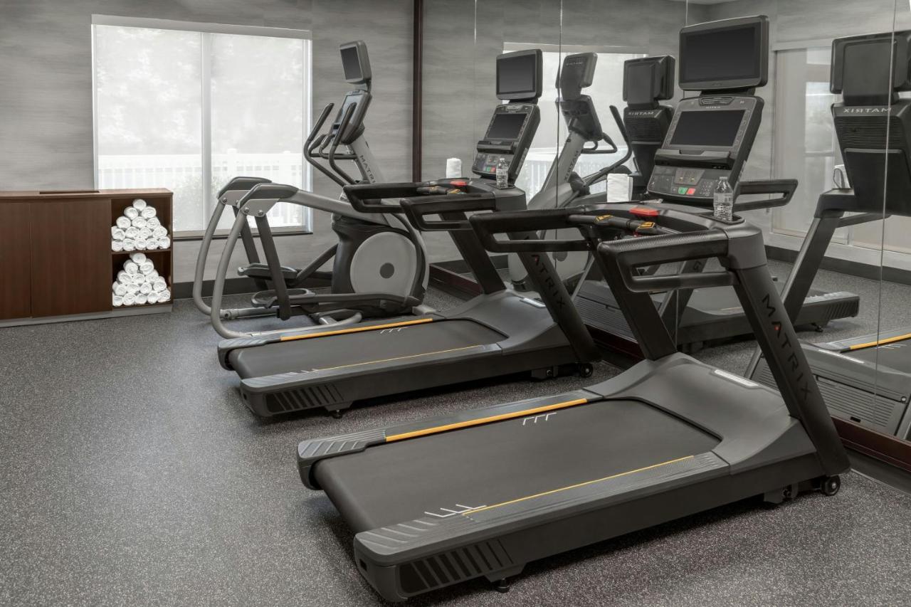 | Fairfield Inn and Suites by Marriott Calhoun