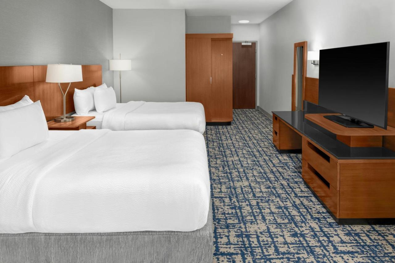 | Fairfield Inn and Suites by Marriott Calhoun