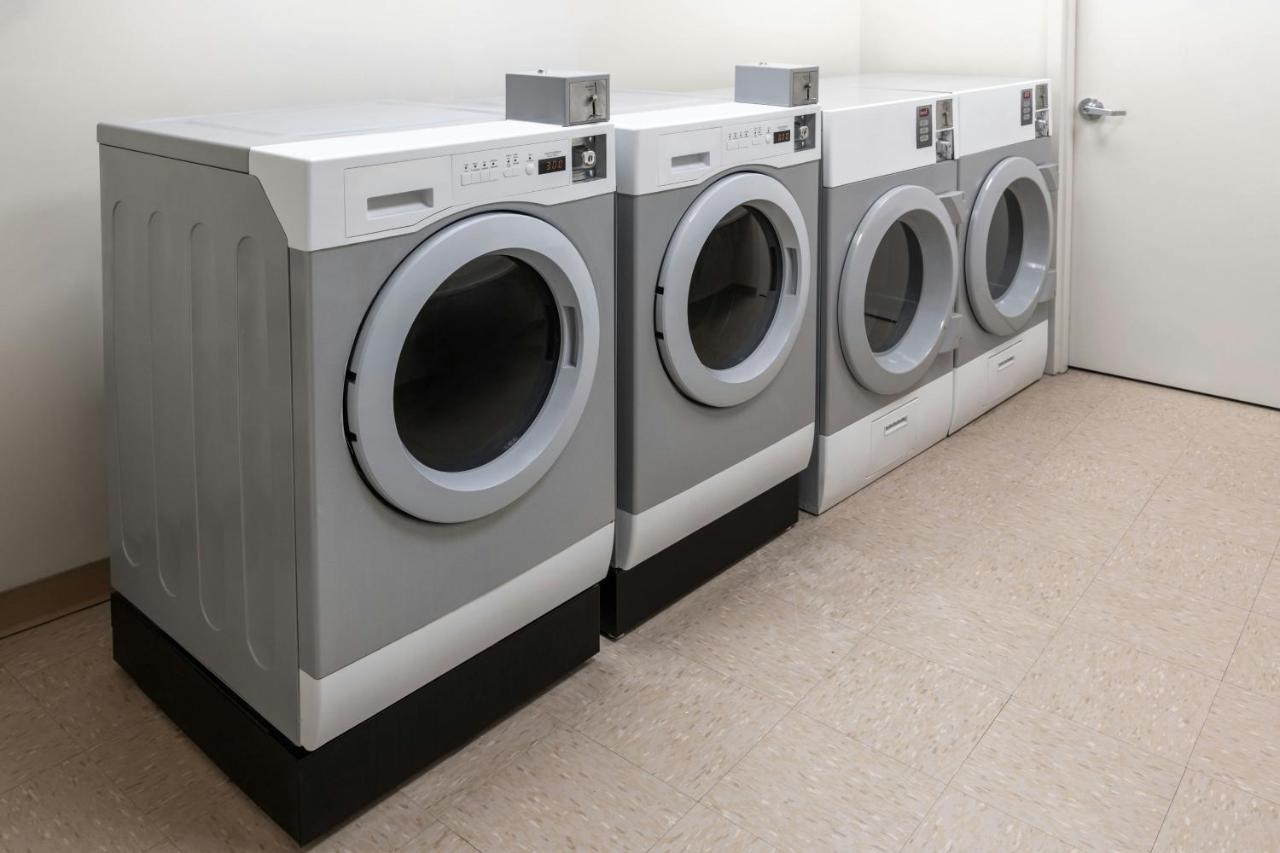 | Fairfield Inn and Suites by Marriott Calhoun