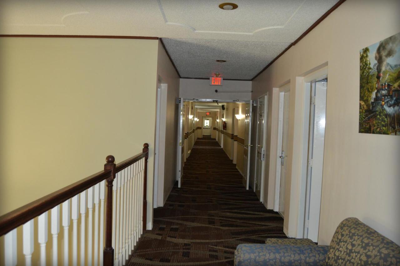| Adams Inn and Suites