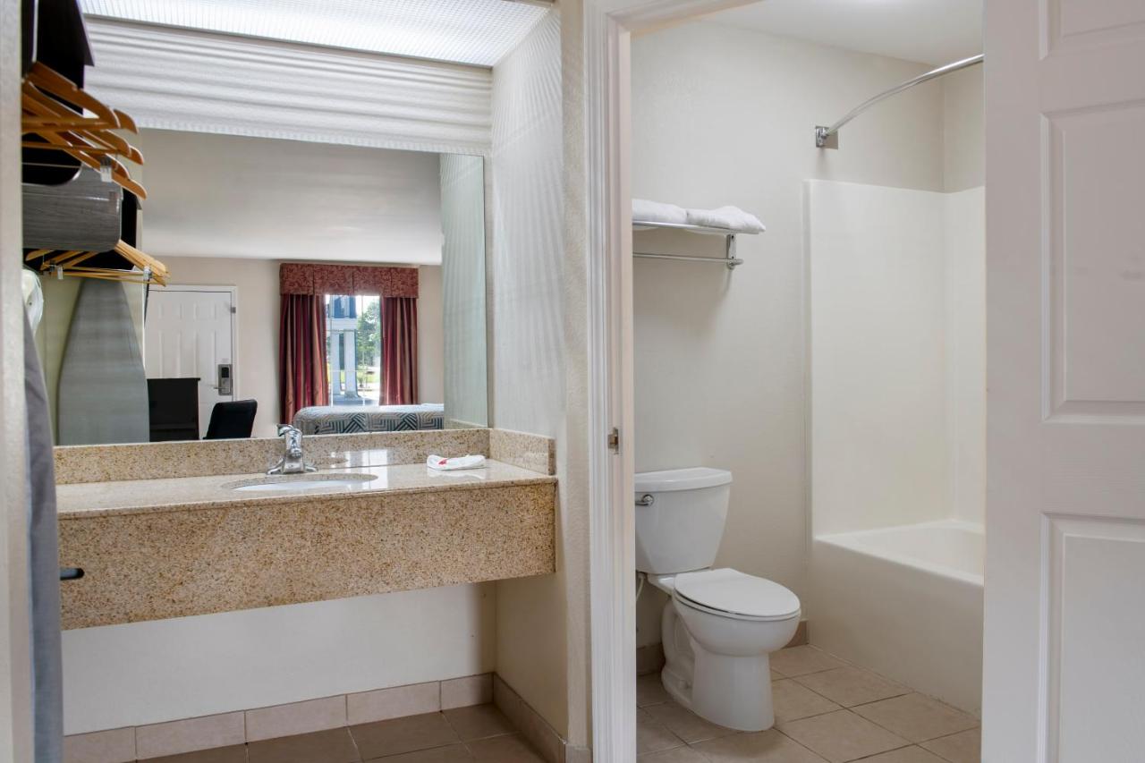 King Studio Suite with 1 Double Bed, Non-Smoking at Motel 6 Macon, GA – I-475