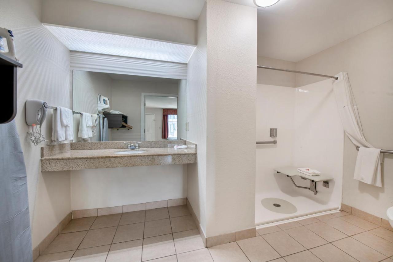 King Room - Disability Access/Non-Smoking at Motel 6 Macon, GA – I-475