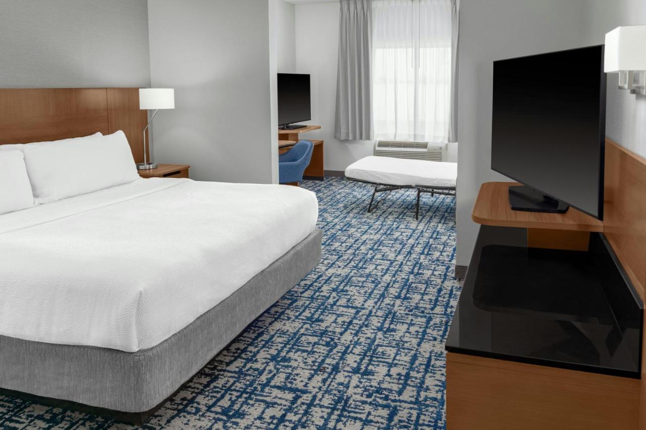 | Fairfield Inn and Suites by Marriott Calhoun