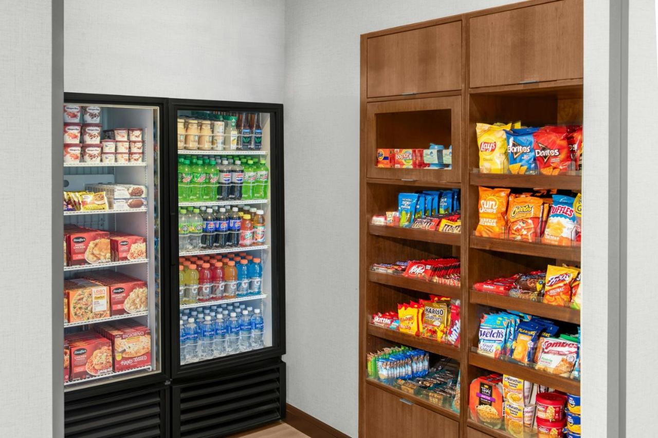 | Fairfield Inn and Suites by Marriott Calhoun