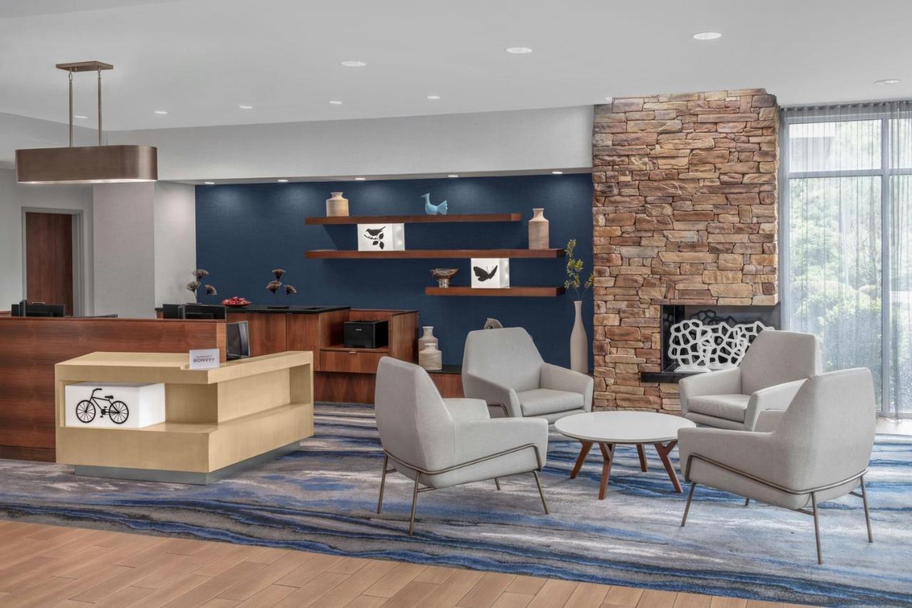 | Fairfield Inn and Suites by Marriott Calhoun