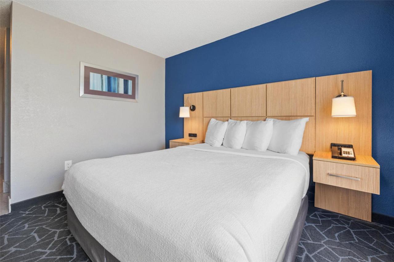 Queen Room at Best Western Eau Claire South
