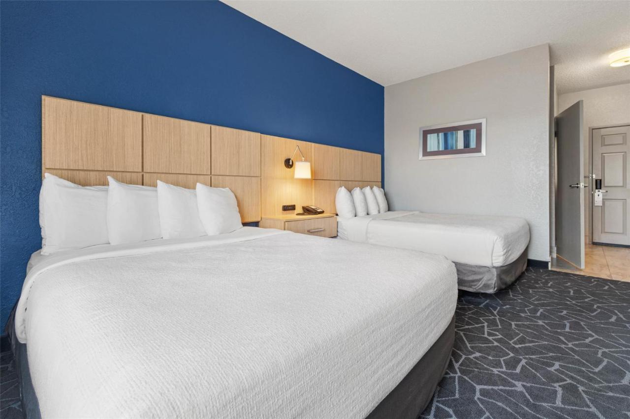 Queen Room with Two Queen Beds and Bath Tub - Mobility Accessible at Best Western Eau Claire South