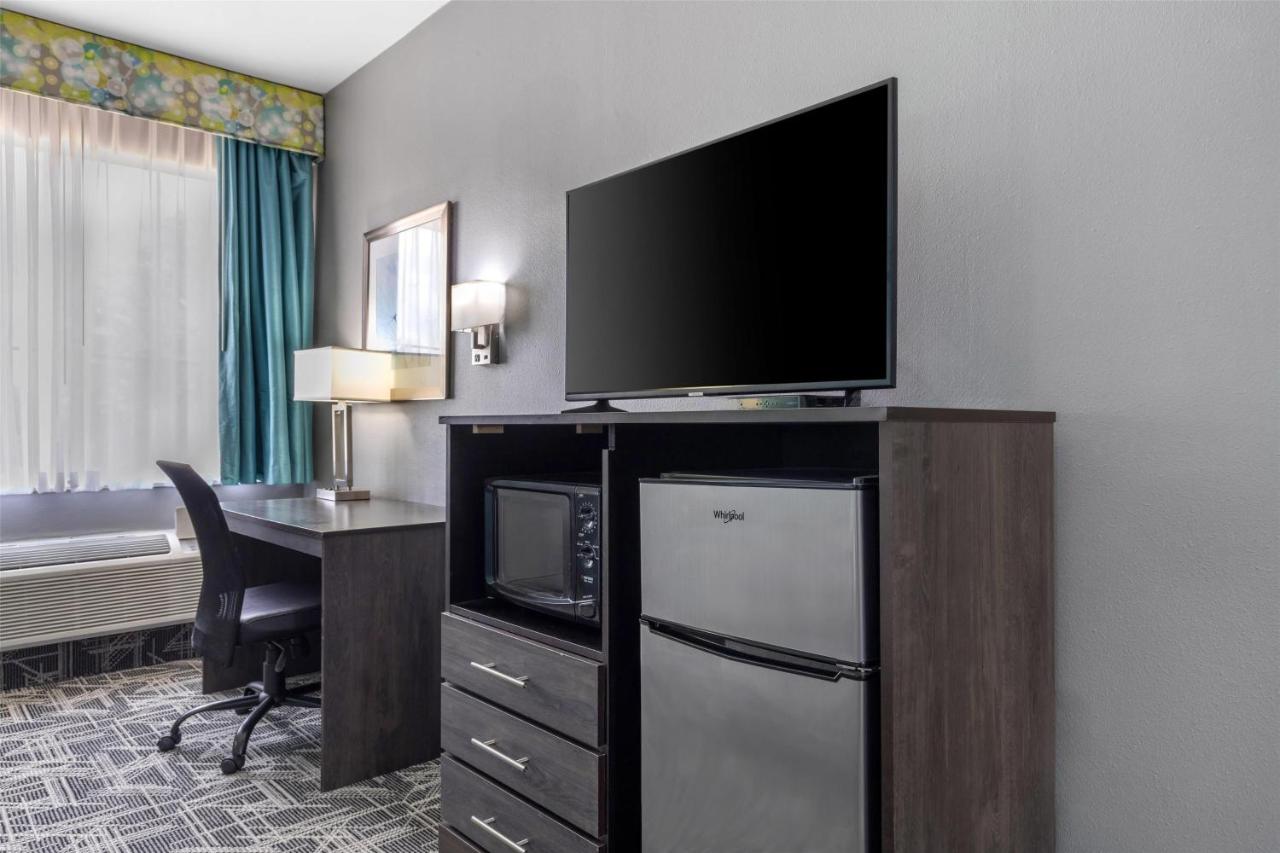 King Room - Non-Smoking at Best Western Executive Inn