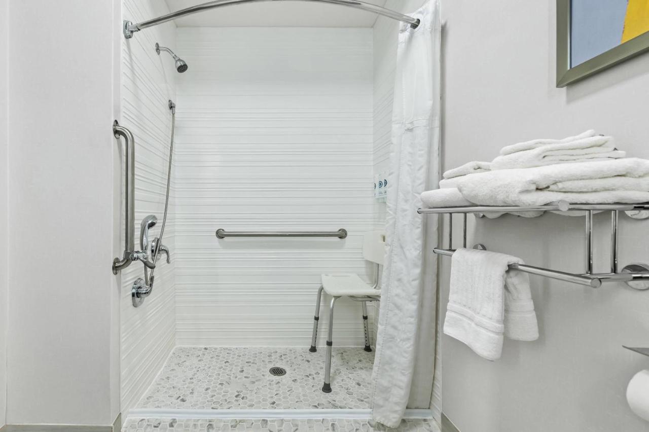 King Suite - Accessible/Non-Smoking at Comfort Suites Longview North