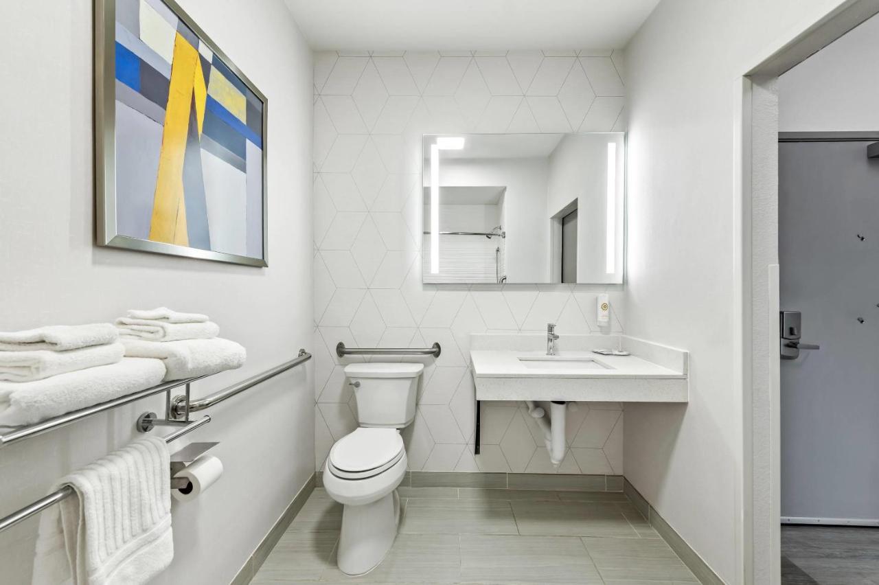 King Suite - Accessible/Non-Smoking at Comfort Suites Longview North