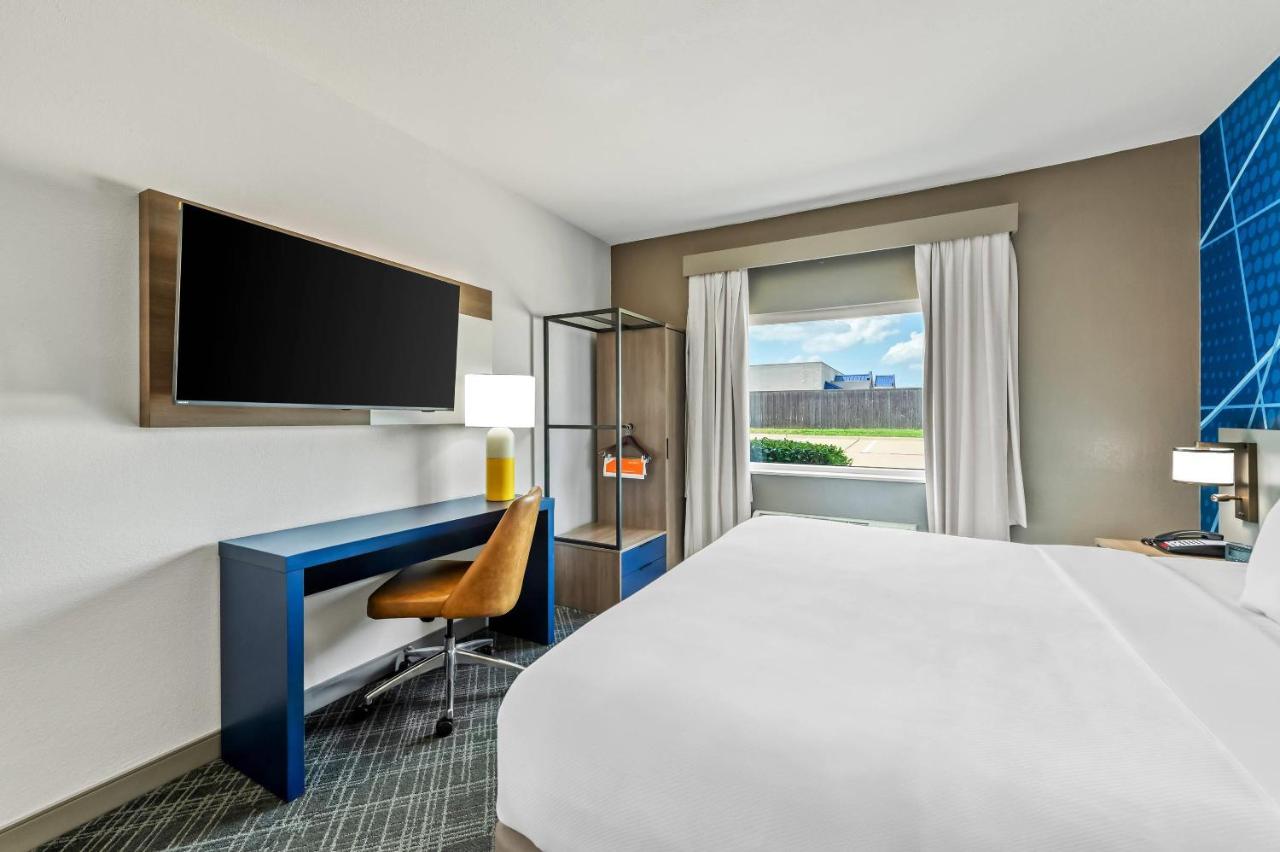 King Suite - Accessible/Non-Smoking at Comfort Suites Longview North