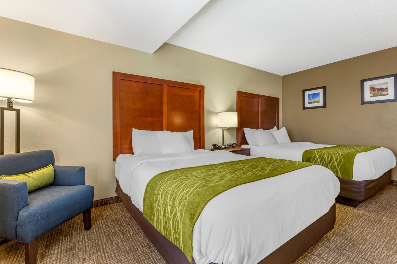 Standard Queen Room with Two Queen Beds - Non-Smoking at Comfort Inn & Suites Phoenix North / Deer Valley