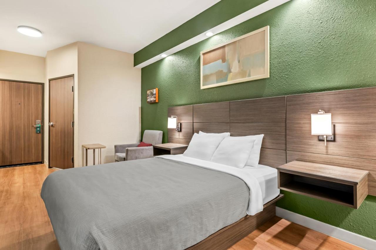 Queen Room - Non-Smoking at Quality Inn Pooler - Savannah I-95