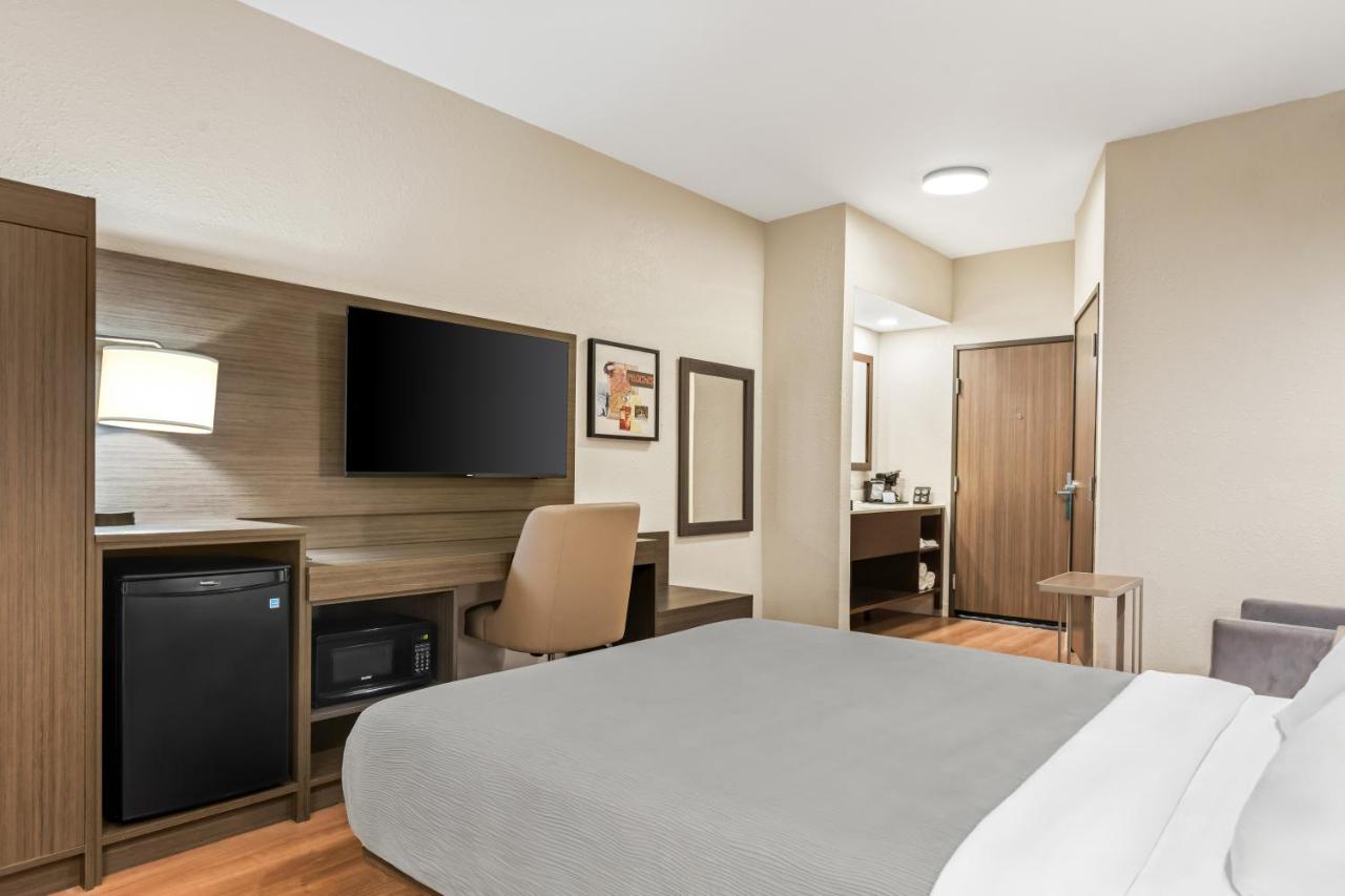 Queen Room - Non-Smoking at Quality Inn Pooler - Savannah I-95