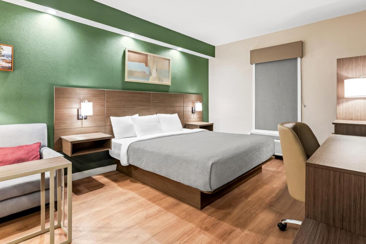 King Room - Non-Smoking at Quality Inn Pooler - Savannah I-95