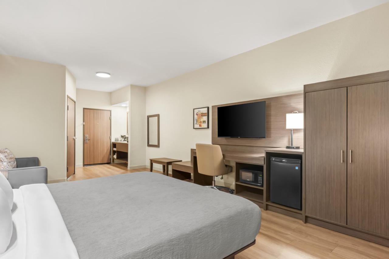 King Suite - Accessible/Non-Smoking at Quality Inn Pooler - Savannah I-95