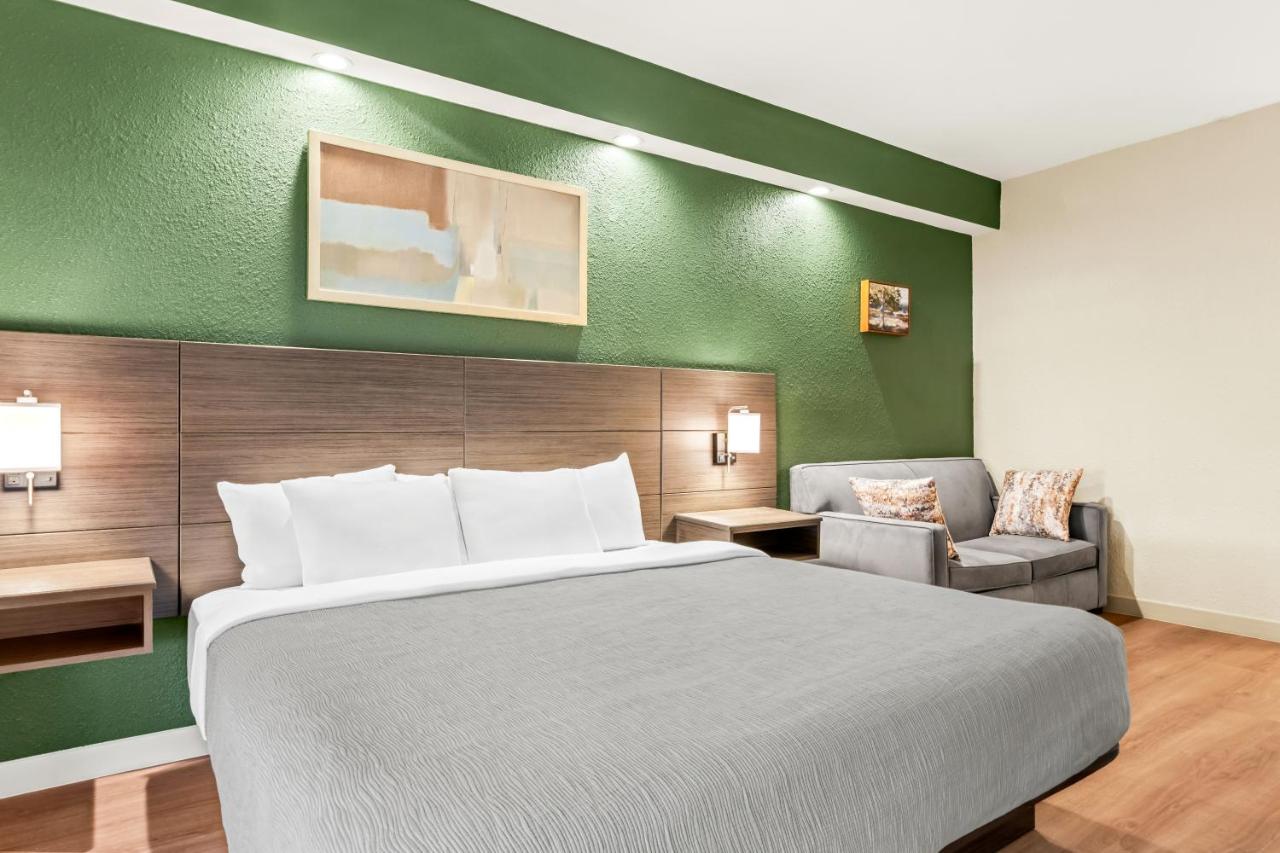 King Suite - Accessible/Non-Smoking at Quality Inn Pooler - Savannah I-95