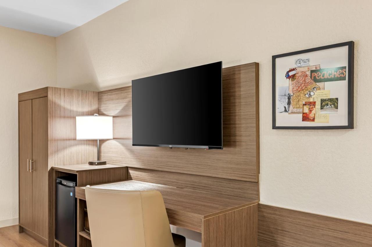 King Suite - Accessible/Non-Smoking at Quality Inn Pooler - Savannah I-95